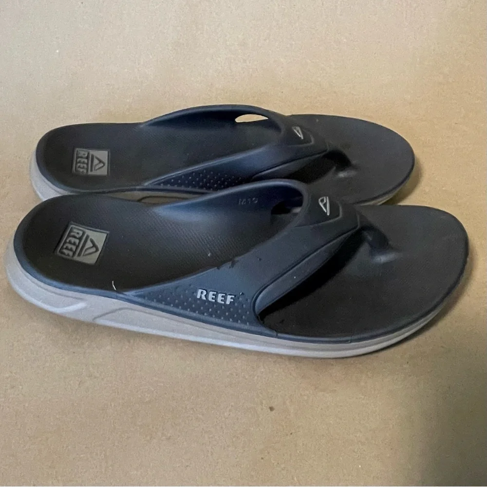 Reef Gray Flip-Flop Sandals with Contoured Footbed - Picture 4 of 7